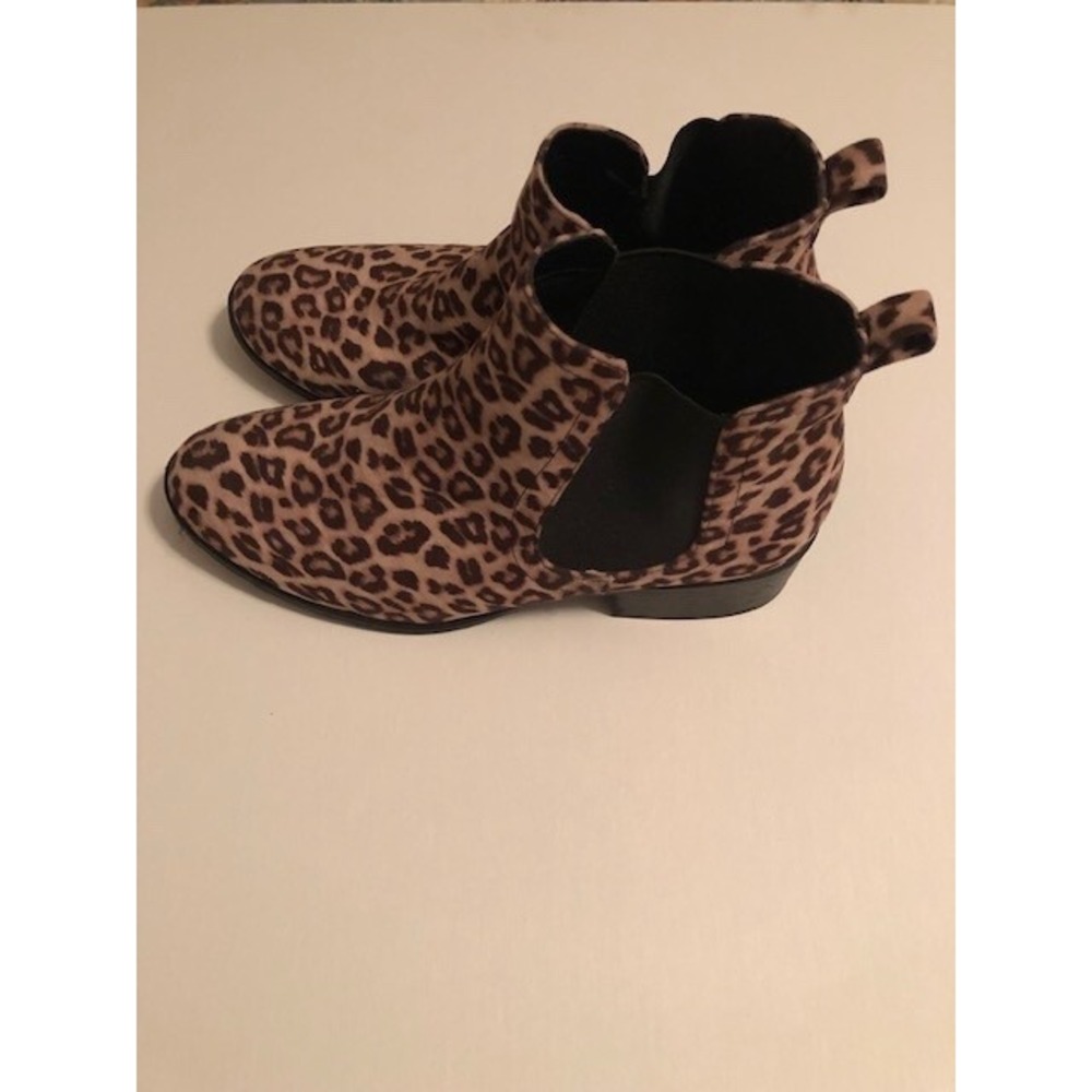 Cityclassified ankle boots leopard size 8.5